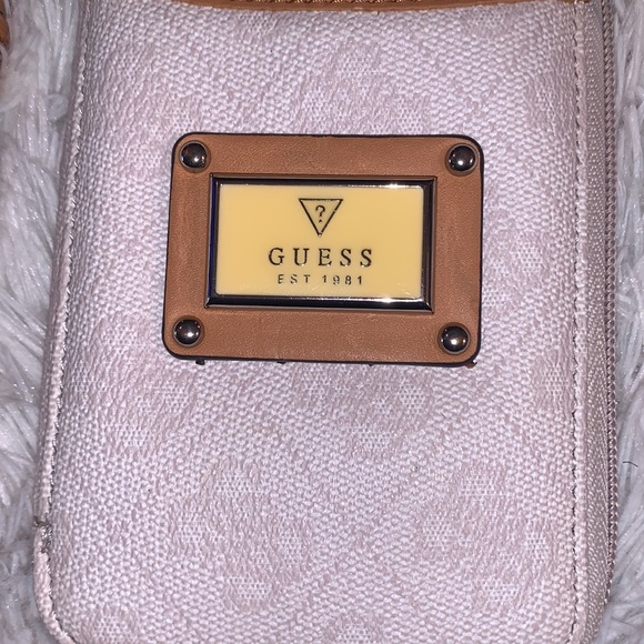 💥GUESS WRISTLET💥 - Picture 2 of 13